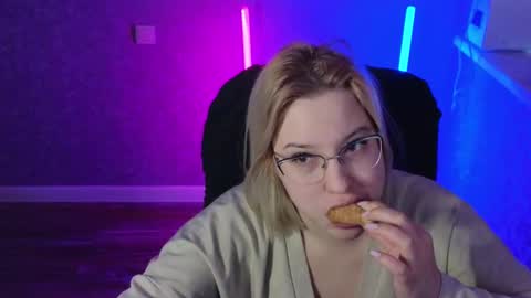 Snapshot of brandy__stars chatting on 02/13/25, 03:07 Belle online show from 02/13/25, 03:07