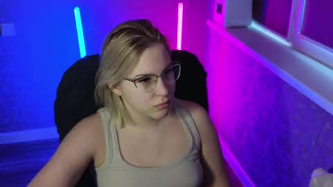 Snapshot of brandy__stars chatting on 02/16/25, 02:42 Belle online show from 02/16/25, 02:42