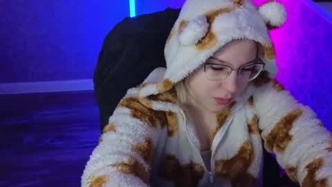 Snapshot of brandy__stars chatting on 02/24/25, 02:08 Belle online show from 02/24/25, 02:08