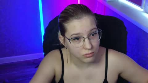 Snapshot of brandy__stars chatting on 03/01/25, 04:47 Belle online show from 03/01/25, 04:47