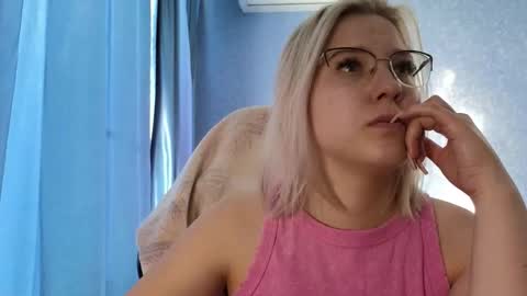 Snapshot of brandy__stars chatting on 09/12/25, 02:33 Belle online show from 09/12/25, 02:33