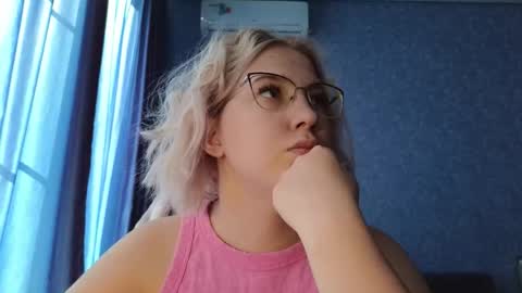 Snapshot of brandy__stars chatting on 09/19/25, 05:42 Belle online show from 09/19/25, 05:42