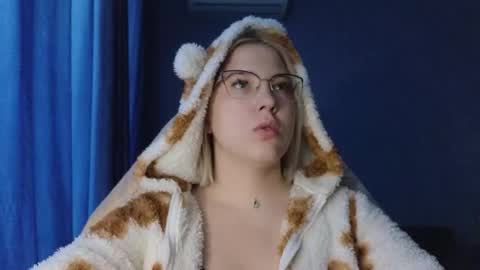 Snapshot of brandy__stars chatting on 10/03/25, 04:31 Belle online show from 10/03/25, 04:31