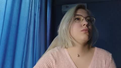 Snapshot of brandy__stars chatting on 10/05/25, 03:27 Belle online show from 10/05/25, 03:27