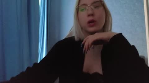 Snapshot of brandy__stars chatting on 10/20/25, 05:52 Belle online show from 10/20/25, 05:52