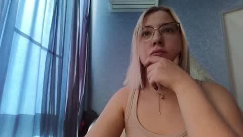 Snapshot of brandy__stars chatting on 10/25/25, 04:09 Belle online show from 10/25/25, 04:09