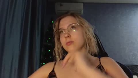 Snapshot of brandy__stars chatting on 12/04/25, 10:35 Belle online show from 12/04/25, 10:35