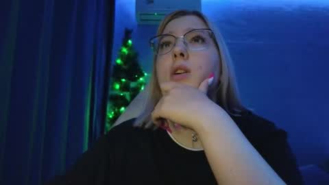 Snapshot of brandy__stars chatting on 12/15/25, 10:52 Belle online show from 12/15/25, 10:52