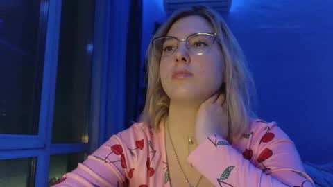 Snapshot of brandy__stars chatting on 01/11/26, 01:27 Belle online show from 01/11/26, 01:27