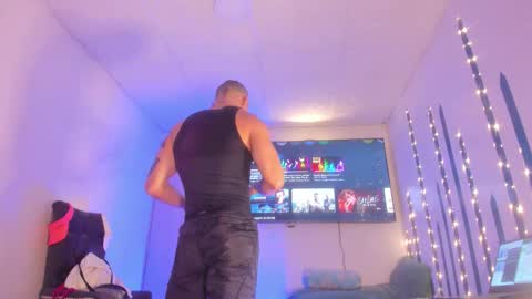 Instagram             twitter BRAN LOPEZ  online show from 10/17/25, 09:34