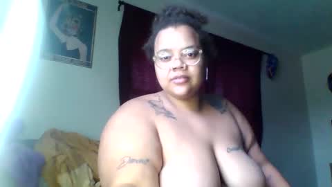 brattybee200 online show from 10/26/25, 04:35