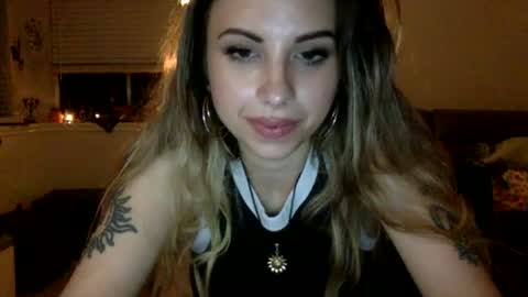 Snapshot of brattylittlemimi chatting on 06/19/26, 04:39 Mimi Noire online show from 06/19/26, 04:39