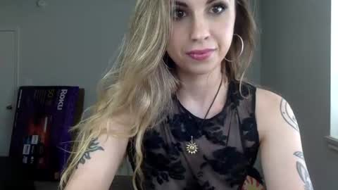 Snapshot of brattylittlemimi chatting on 07/25/26, 02:58 Mimi Noire online show from 07/25/26, 02:58