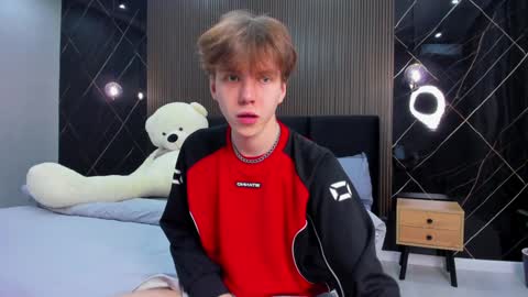 Snapshot of braxiboy chatting on 01/24/25, 03:45 Brax online show from 01/24/25, 03:45