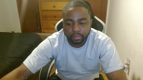 Snapshot of breadw1nnah chatting on 11/29/25, 06:05 Breadw1nnah online show from 11/29/25, 06:05