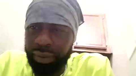 Snapshot of breeze316 chatting on 09/12/25, 10:15 breeze316 online show from 09/12/25, 10:15