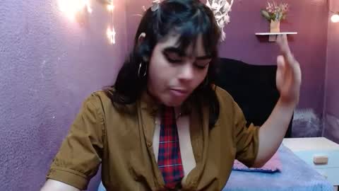 Snapshot of brenda_smile12 chatting on 10/15/25, 01:44 brenda_smile12 online show from 10/15/25, 01:44