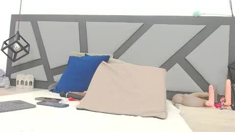 BRENDA VELASQUEZ online show from 10/23/25, 08:18