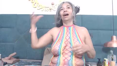 BRENDA VELASQUEZ online show from 04/19/26, 06:21