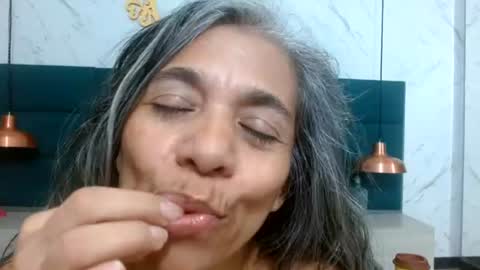 Snapshot of brenda_velasquez chatting on 06/18/26, 08:13 BRENDA VELASQUEZ online show from 06/18/26, 08:13