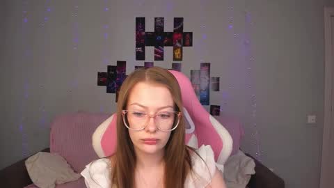 Snapshot of brendagloss_ chatting on 03/16/26, 04:07 Brenda online show from 03/16/26, 04:07