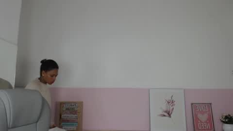 Snapshot of brendathompson_ chatting on 02/17/25, 12:27 Brenda online show from 02/17/25, 12:27
