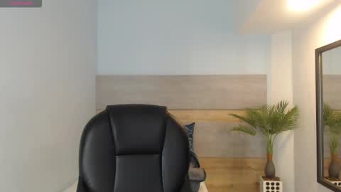 Snapshot of brendathompson_ chatting on 10/22/25, 03:07 Brenda online show from 10/22/25, 03:07
