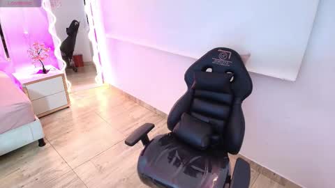 BRENDDA  online show from 12/21/25, 02:51