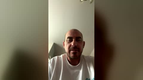 Snapshot of brendog85 chatting on 05/26/26, 06:26 Hotasscouple0610 online show from 05/26/26, 06:26