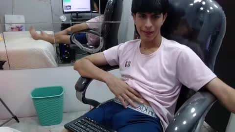 Snapshot of brent18_ chatting on 02/14/25, 02:07 Esteban online show from 02/14/25, 02:07