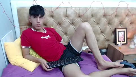Snapshot of brent18_ chatting on 02/18/25, 03:42 Esteban online show from 02/18/25, 03:42