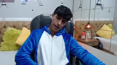 Snapshot of brent18_ chatting on 03/12/25, 02:30 Esteban online show from 03/12/25, 02:30