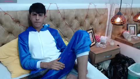 Snapshot of brent18_ chatting on 03/12/25, 07:24 Esteban online show from 03/12/25, 07:24