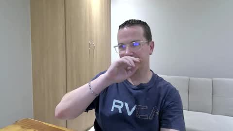 Snapshot of brettdj chatting on 09/08/25, 03:55 Brett online show from 09/08/25, 03:55