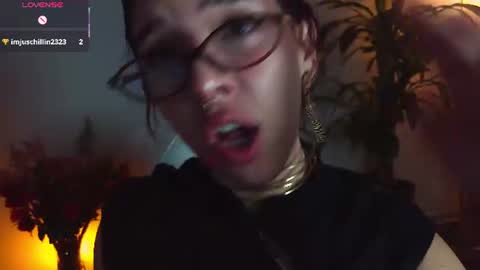 Snapshot of bri_von_dhara_ chatting on 07/21/26, 11:51 Bri online show from 07/21/26, 11:51