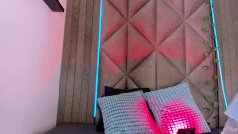 B R I A  online show from 11/04/25, 02:32