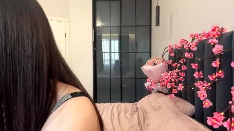 I am Valery ntmu Lets hit 10 Thumbs Up together We are almost done online show from 04/19/26, 03:33