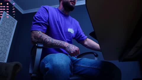 Brian online show from 10/12/25, 04:33