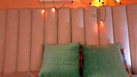 Snapshot of briannajackson_ chatting on 09/15/25, 11:43 brianna online show from 09/15/25, 11:43