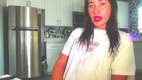 Snapshot of brielebabyy chatting on 09/30/25, 02:11 BABY B online show from 09/30/25, 02:11