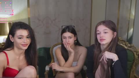 Diamonds Girls online show from 03/11/25, 01:45