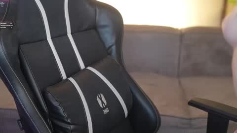 Diamonds Girls online show from 02/19/26, 08:54