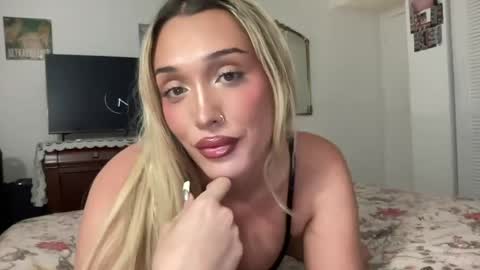 Snapshot of briiiibaby01 chatting on 07/10/26, 01:21 bri online show from 07/10/26, 01:21