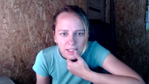 Snapshot of brilliantly chatting on 09/17/25, 07:32 brilliantly online show from 09/17/25, 07:32