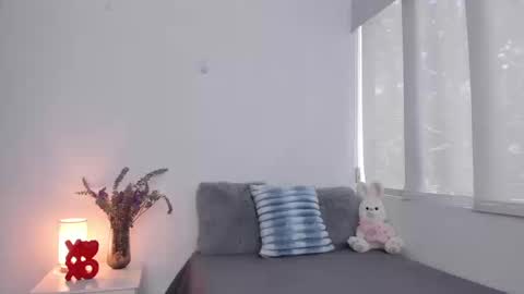 Snapshot of brisa_blue chatting on 09/23/25, 04:43 Brisa online show from 09/23/25, 04:43