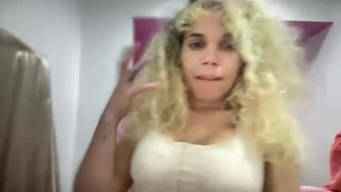 Snapshot of brithneysquirt chatting on 11/17/25, 02:28 brithneysquirt online show from 11/17/25, 02:28