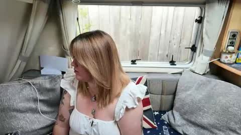 Snapshot of british_rosie chatting on 06/04/26, 07:58 Want to see more online show from 06/04/26, 07:58