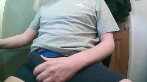 Snapshot of britishtom93 chatting on 11/13/25, 12:20 British Tom online show from 11/13/25, 12:20