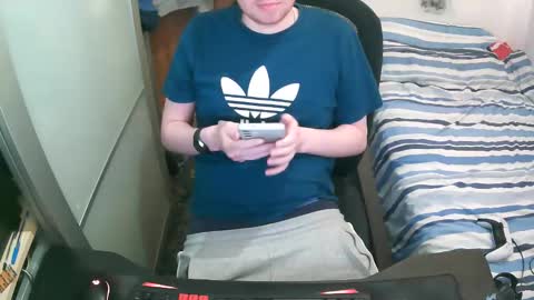 Snapshot of britishtom93 chatting on 11/17/25, 12:27 British Tom online show from 11/17/25, 12:27