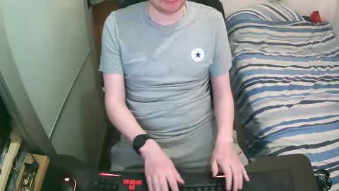 Snapshot of britishtom93 chatting on 12/17/25, 12:16 British Tom online show from 12/17/25, 12:16